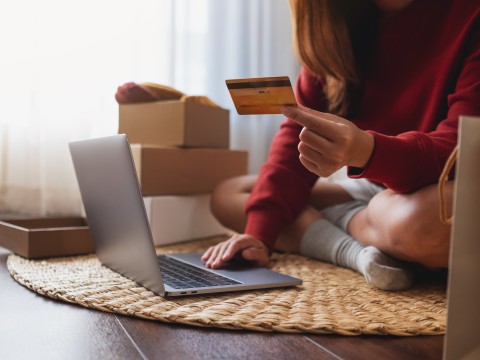 Achats en ligne: 5 questions pour éviter les arnaques